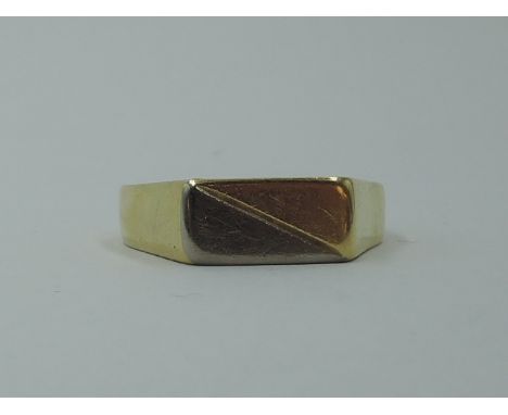 A gent's Swedish 18ct gold signet ring having white gold decoration, size 2 &amp; 6g