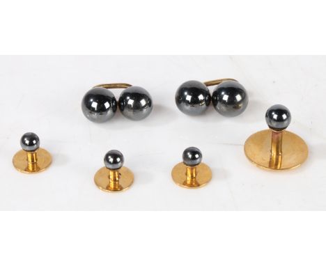 An 18 carat gold stud and cufflink set, consisting of four dress buttons and a pair of cufflinks , all with grey pearl effect