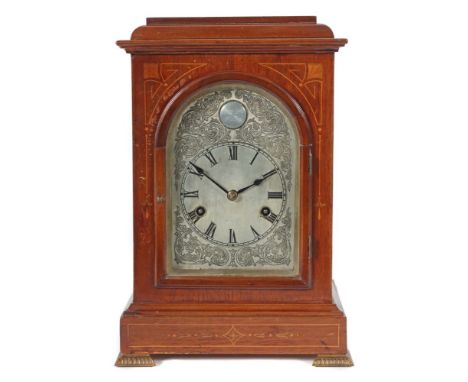 Bracket-Clock der Hamburg-Amerikanischen-UhrenfabrikDeutschland, um 1900, römische Stundenzahlen auf silbrigem Metallschild m