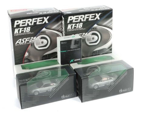 2 RC Porsche ModelledNano-Kyosho, Auto Scale collection, 2 x Porsche 911 GT3, silber, je mit Moving Chassis No. DNC402,  dazu