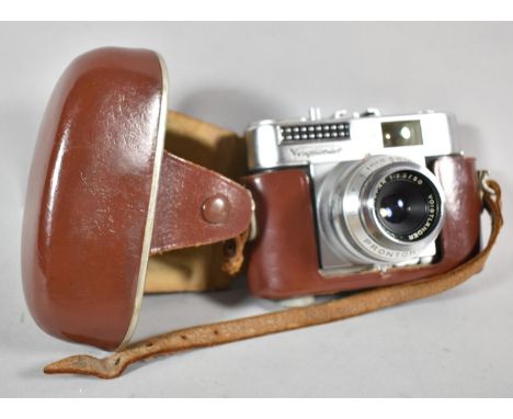 A Vintage Leather Cased Voigtlander Vito BL Camera with Prontor Lens 