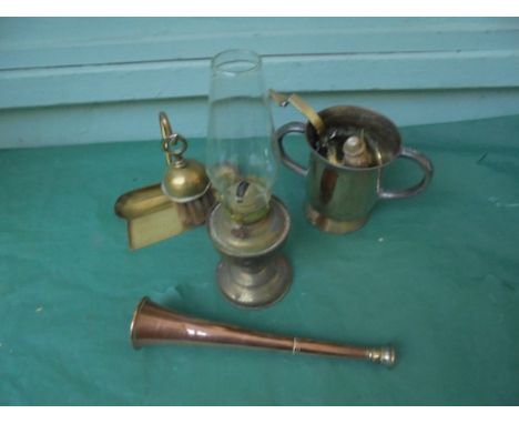 Small brass oil lamp, copper hunting horn, brass crumb tray and brush, copper tankard etc.