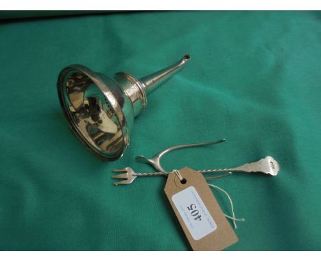 Magpie lot incl. a silver pickle fork believed Birmingham 1876, set of sterling silver wishbone sugar tongs and a plated wine