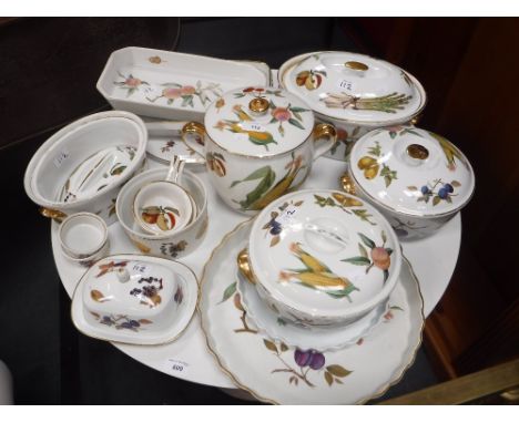 A COLLECTION OF ROYAL WORCESTER EVESHAM CERAMIC DINNERWARE including tureens and other Royal Worcester cooking dishes