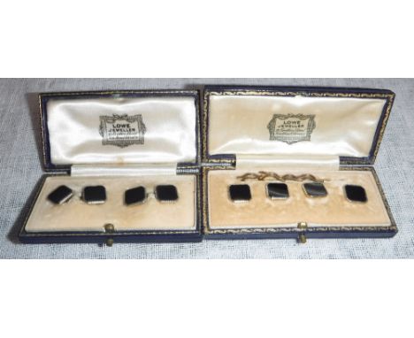 A PAIR OF GENTLEMAN'S 18CT YELLOW GOLD AND PLATINUM CUFFLINKS in a fitted 'Lowe Jewellers, Grafton Street, New Bond Street' p