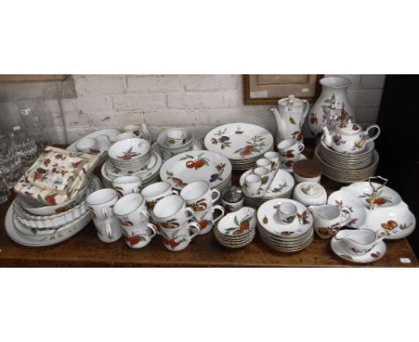 A LARGE COLLECTION OF ROYAL WORCESTER EVESHAM DINNER WARE, including dinner plates and tea ware