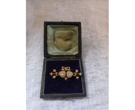 AN UNMARKED YELLOW METAL AND SEED PEARL BAR BROOCH, decorated with conjoined hearts