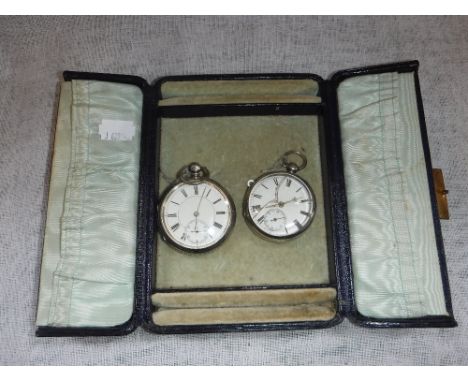 A GENTLEMAN'S OPENFACE SILVER POCKET WATCH, the white enamel dial with Roman numerals and subsidiary seconds dial, the moveme