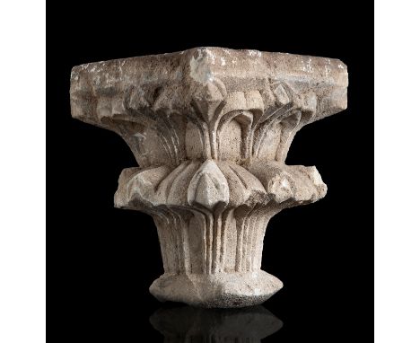 Gothic capital; Spain, 14th century.Carved stone.Wear and tear due to use and the passage of time.Measurements: 22 x 18.5 x 1