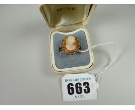 A 9ct gold cameo ring