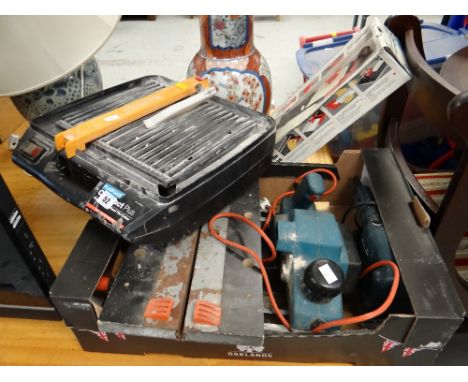 Parcel of tools including tile cutter etc E/T