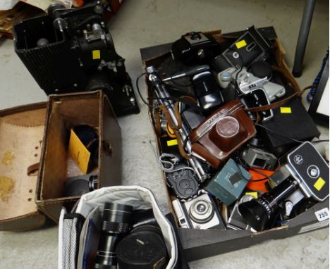 Good collection of vintage cameras & equipment including a light box & a Specto projector 