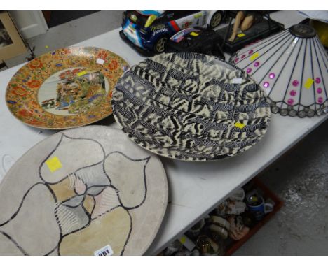 Two African decorated chargers, Art Deco-style table lamp & light shade