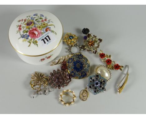 Royal Worcester lidded dish containing small quantity of costume jewellery