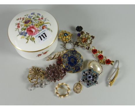 Royal Worcester lidded dish containing small quantity of costume jewellery