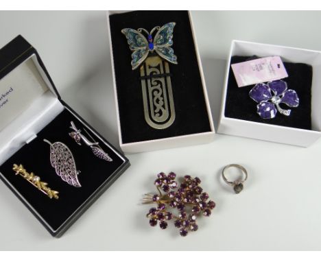 A hallmarked silver ring, costume jewellery brooches & a bookmark