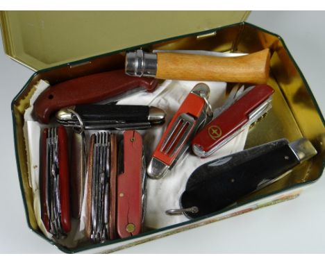 Tin containing a quantity of pen knives & Swiss army knives