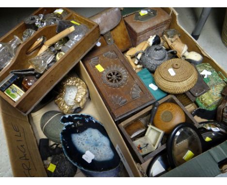 ASSORTED DECORATIVE MODERN &amp; VINTAGE ORNAMENTS including boxes, wood doll, glass flasks, polished agate and an Indian whi