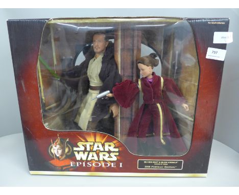 A Star Wars Episode I 2000 Portrait Edition set, Qui-Gon Jimm and Queen Amidala 