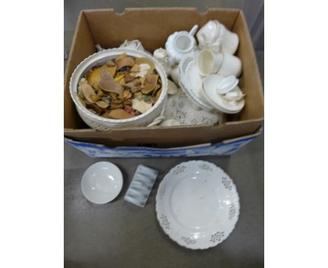 A box of Leeds creamware, tea service, bowls, cups and saucers, some a/f **PLEASE NOTE THIS LOT IS NOT ELIGIBLE FOR POSTING A