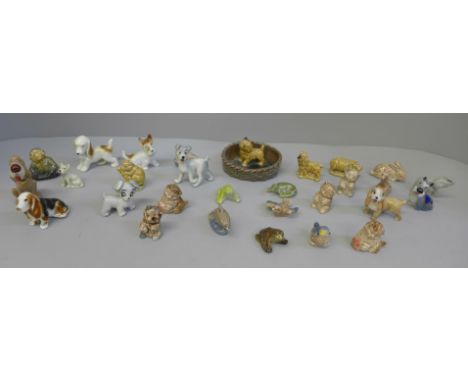 A cased collection of Wade Whimsies 
