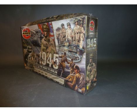 Boxed Airfix 1/72 scale 1945 "The Road to Berlin" model kit (unopened)