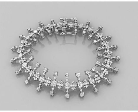 Altschliff-Diamant-Brillant-Armband WG 750/000 mit insg. 220 Altschliff-Diamanten und Brillanten, zus. 9,0 ct FeinesWeiß-get.