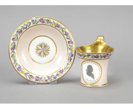 Tasse mit Untertasse, KPM Berlin, um 1820, 1. W., Form Kalathos mit hohem Campanerhenkel, tlw. rosafarbener Fond, Tasse mit M