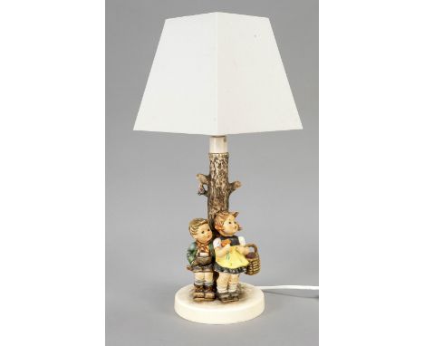 Figürliche Tischlampe,  Goebel, 1960-70er Jahre, 'Auf zum Markt', Entwurf Arthur Möller 1952, Modellnr. 223, auf Rundsockel m
