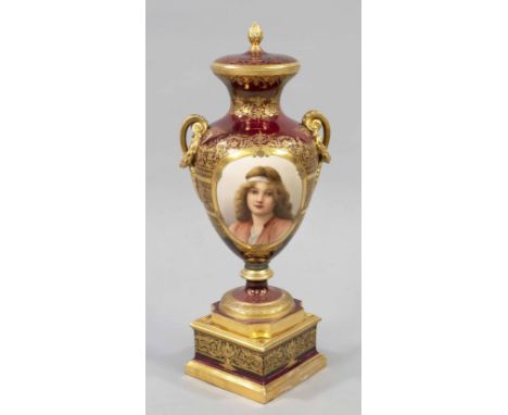 Große Deckelvase, w. Wien, um 1900, Prunkdeckelvase mit Portrait eines jungen Mädchens, re. sign. Wagner, ovoide Form mit sei