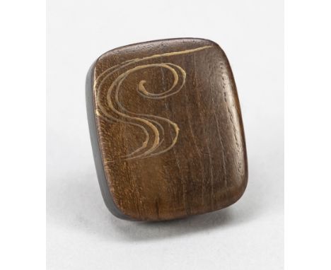 Kagami-Buta-Netsuke, Japan, Edo-Periode(1603-1868), 19. Jh., zweierlei Holz poliert, Form eines rechteckigen Kästchens mit sa