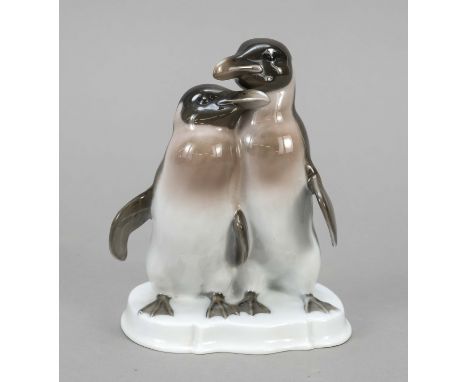 Pinguinpaar, Rosenthal, Selb, bavaria, 1920er Jahre, Entwurf Karl Himmelstoss 1923, sign., Modellnummer K 693, naturalistisch