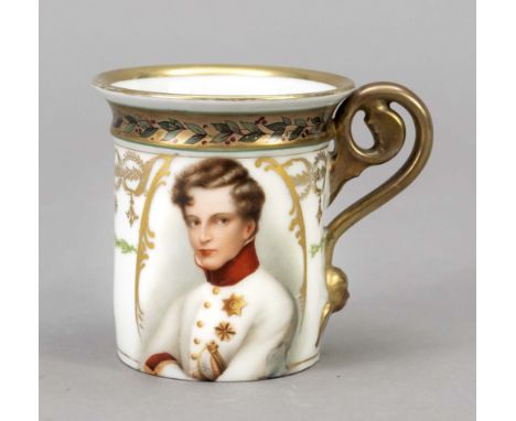 Bildnis Tasse, w. Sevres, Frankreich, 19.Jh.,  zylindrische Form mit Volutenhenkel, frontseitig Medaillon mit Portrait von Na