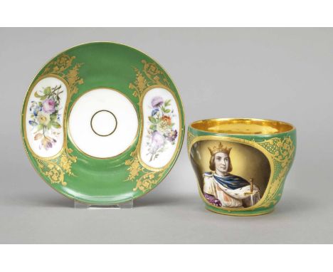 Schokoladentasse mit UT, Frankreich, um 1844,  Historismus Tasse mit Herrscherbildnis im Medaillon, polychrome Malerei, Portr