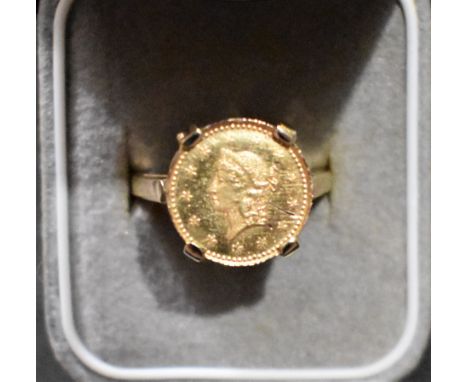 Gold USA 9ct Ring with a 9ct Gold&nbsp;Medalette&nbsp;inset, approx 4.6 Grams total.