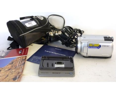 Sony Handicam DCR-SR30 video camera plus charger and manual