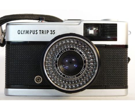 Olympus Trip 35 film camera with Zuiko 40mm lens plus case