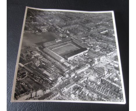 TOTTENHAM - ORIGINAL PHOTOGRAPH OF WHITE HART LANE CIRCA 1949-50
Aerofilm press photo of White Hart Lane taken from the air 9