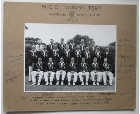 CRICKET - MCC 1954-55 TOUR OF AUSTRALIA &amp; N.ZEALAND ORIGINAL PHOTO AUTOGRAPHED BY 20
Superb &amp; very rare item, origina