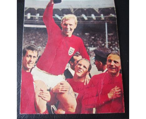 BOBBY MOORE 1966 WORLD CUP AUTOGRAPHED PICTURE
Picture of 1966 World Cup Captain Bobby Moore hand signed in pen nice item&nbs