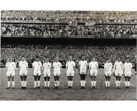 1960 SPAIN V ENGLAND - ORIGINAL PRESS PHOTO OF THE ENGLAND TEAM HAND SIGNED BY ALL 11 PLAYERS
Approx 7 x 5 inches, tape marks