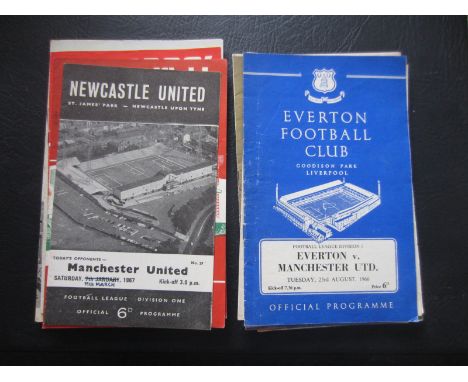 MANCHESTER UNITED AWAY PROGRAMMES 1966-67 X 12
Sunderland, Fulham, Liverpool, Sheffield Utd, Arsenal, Burnley, Newcstle, Leic