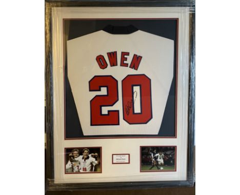 MICHAEL OWEN HAND SIGNED &amp; PROFESSIONALLY FRAMED ENGLAND SHIRT
Michael Owen Hand signed England Official Replica shirt.
T