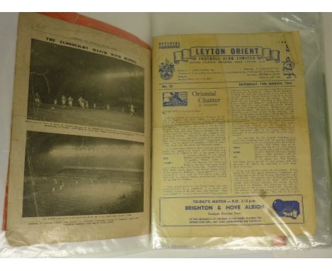 A quantity of assorted football programmes c.1948 - 1995 including Arsenal v Aston Villa 1948; Arsenal v Hendon 1951; Wimbled