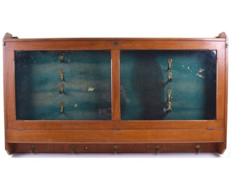 Good Quality Edwardian Light Oak Wall Mounted Glazed Display Case Built to take Four Guns, green felt lined and fitted with 4