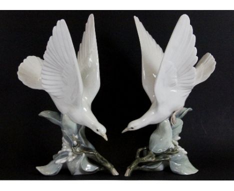 2 Lladro figures of doves