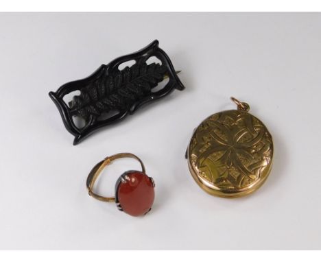 MOURNING BROOCH ETC.A Victorian composition mourning brooch, a gold plated locket & a carnelian ring.