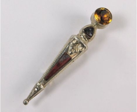 HARDSTONE BROOCH. A Victorian silver &amp; hardstone 'dirk' brooch, the finial set a citrine. Length 6cm.