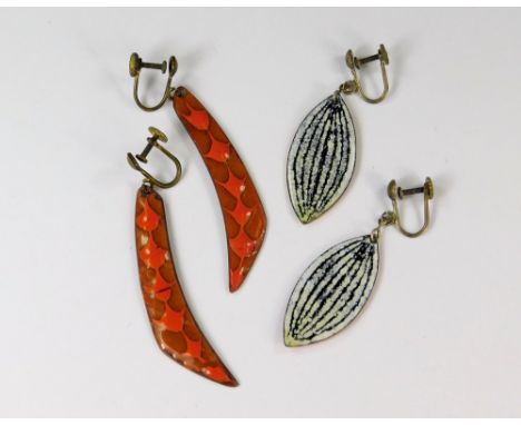 1960's EARRINGS. Two pairs of 1960's enamel on copper, hand made earrings. Longest 5cm.