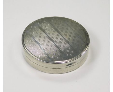 PILL BOX. An engine turned silver pill box, by the Dennison Watch Case Co., Ltd. Birmingham 1929. Diameter 4.8cm.